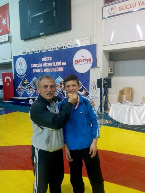 Akyazılı Güreşçilerin Başarısı