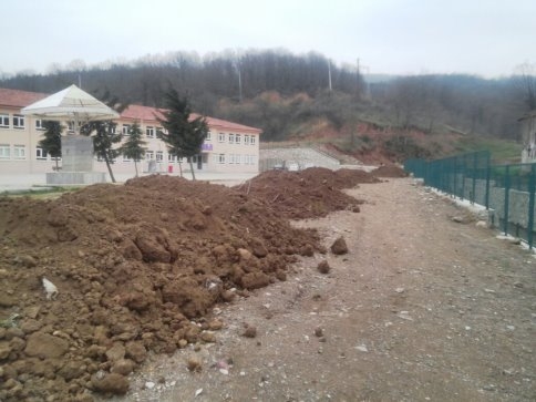 Akyazı Belediyesi Park Ve Bahçeler Ekiplerinden Pazarköy Mahalesinde Yoğun Çalışma