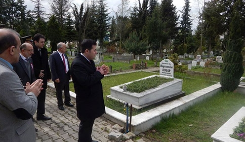 ŞEHİTLER MEZARI BAŞINDA ANILDI