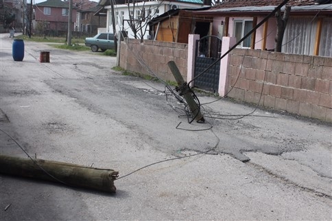 Yıkılan Direği Kimse Görmüyor mu?