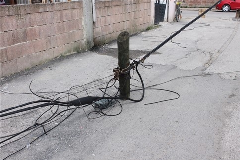 Yıkılan Direği Kimse Görmüyor mu?