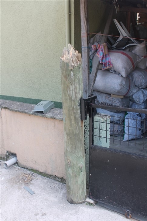 Yıkılan Direği Kimse Görmüyor mu?