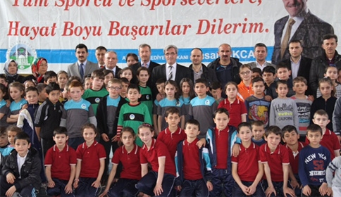 BAŞKAN AKCAN SALON SPORU OLİMPİYATLARININ START’INI VERDİ