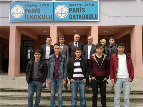 Koltuğa Severek Oturdular