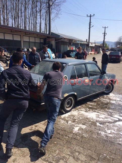 Hareket halindeki otomobil alev Aldı