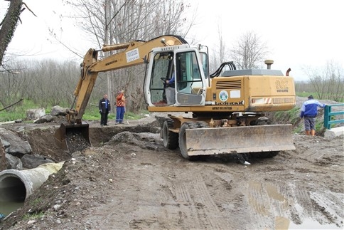 Fen İşleri Müdürlüğü Ekipleri Dört Koldan