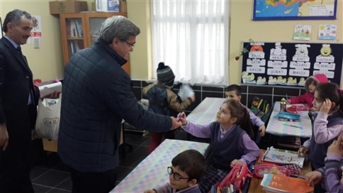 Orman Haftasında Başkan Akcan Öğrencilerle Fidan Dikti