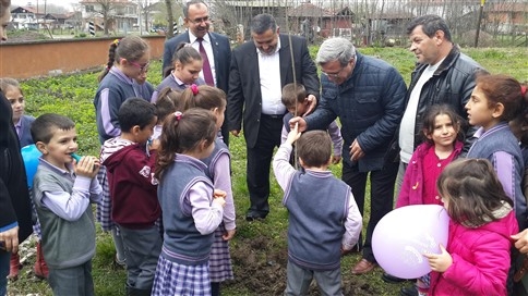 Orman Haftasında Başkan Akcan Öğrencilerle Fidan Dikti