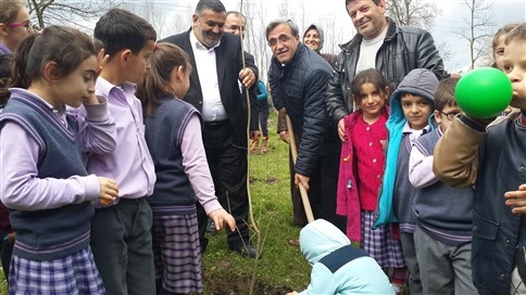 Orman Haftasında Başkan Akcan Öğrencilerle Fidan Dikti