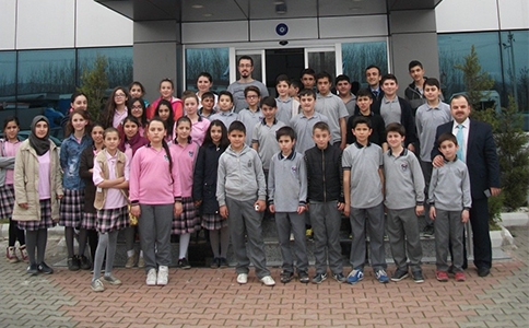 Öğrenciler Fabrikaları Gezdi