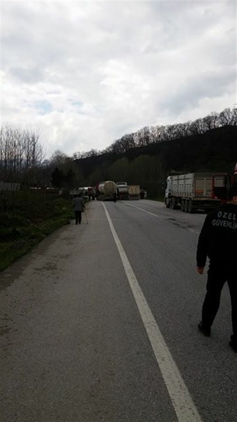 Tır Kamyona Çarptı