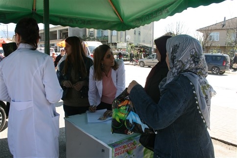 Kanser Haftası Nedeniyle Akyazı’da Etkinlik Yapıldı