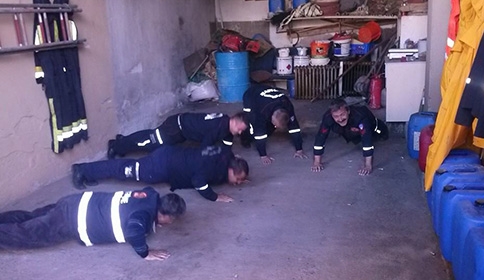 Akyazı İtfaiye Personel Spor Yaparak Güne Başlıyor