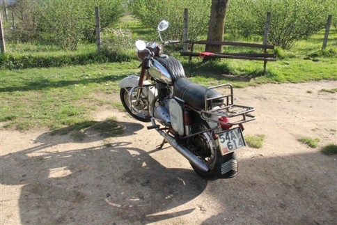 43 Yıllık Motosikletini Odasında Sakladı