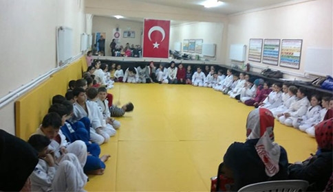 AKYAZI BELEDİYESİNDEN 23 NİSAN EGEMENLİK KUPASI    