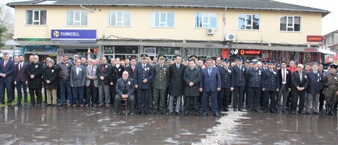 İlçe Emniyet Müdürü Murat Bal Atatürk Anıtına Çelenk Bıraktı
