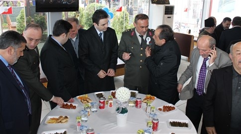 İlçe Emniyet Müdürü Murat Bal Atatürk Anıtına Çelenk Bıraktı