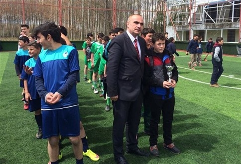 Futbol Turnuvasında Paris Ortaokulu Şampiyon Oldu