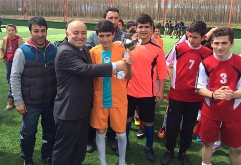 Futbol Turnuvasında Paris Ortaokulu Şampiyon Oldu