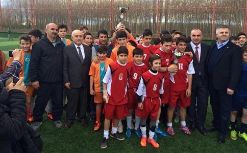 Futbol Turnuvasında Paris Ortaokulu Şampiyon Oldu