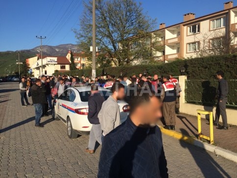 Kendisine Saldıran 20 Kişiyi Elektro Şokla Dağıttı