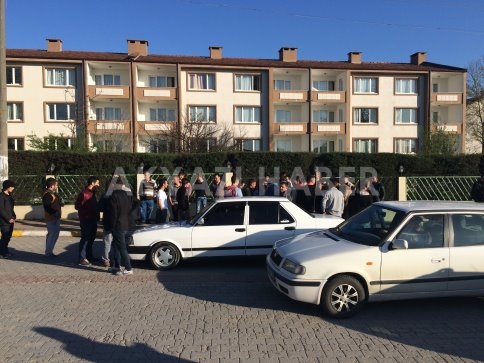 Kendisine Saldıran 20 Kişiyi Elektro Şokla Dağıttı