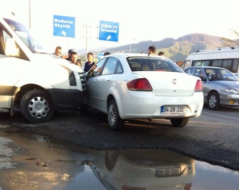 Kırmızı Işıkta Beklememek İçin Yaptığı Hareket Kazaya Neden Oldu 