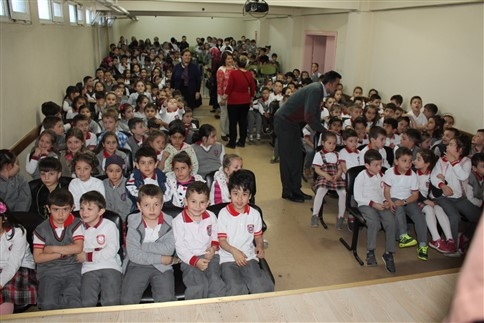 Ali’nin Bir Derdi Var Adlı Tiyatro Oyunu Öğrenciler Tarafından Yoğun İlgi Gördü
