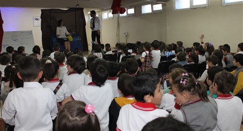 Ali’nin Bir Derdi Var Adlı Tiyatro Oyunu Öğrenciler Tarafından Yoğun İlgi Gördü