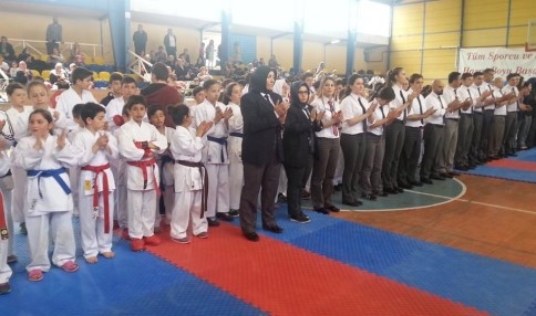 KARATE İL ŞAMPİYONASINDAN 10 ALTIN MADALYA