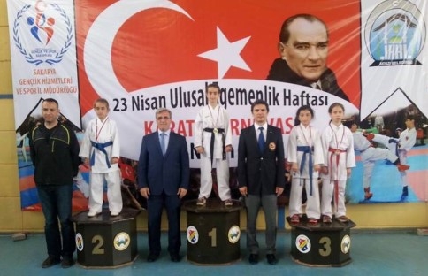 KARATE İL ŞAMPİYONASINDAN 10 ALTIN MADALYA