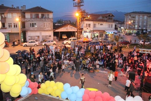 Başarısını Müşterileriyle Kutladı