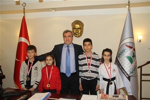 Akyazı Belediyesi Spor, Sanat, Sosyal, Kültür Ve Bilim Şenlikleri Devam Ediyor