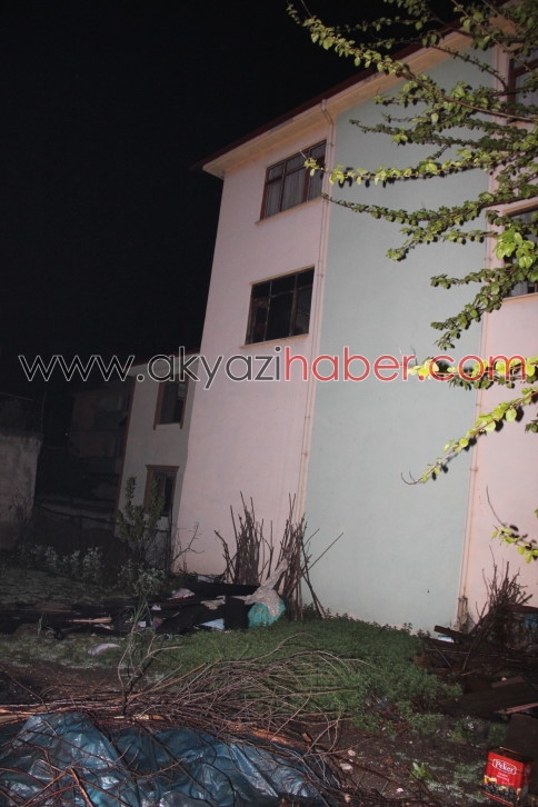 Akyazı Ömercikler Mahesinde Yangın