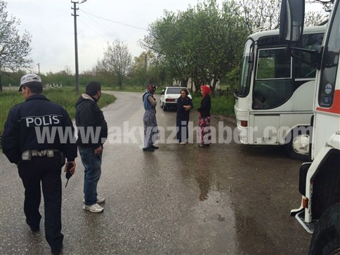 Motosiklet Sürücüsü Minibüs'e Çarptı 2 Yaralı