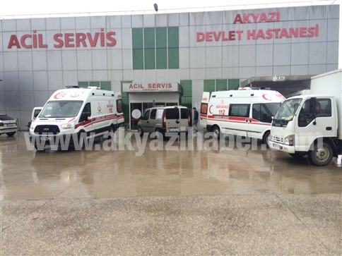 Motosiklet Sürücüsü Minibüs'e Çarptı 2 Yaralı