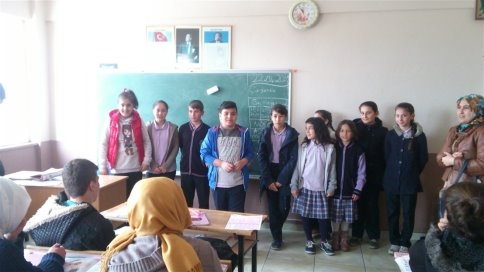 Biriktirdikleri Harçlıklarıyla Aldıkları Çiçekleri Diktiler