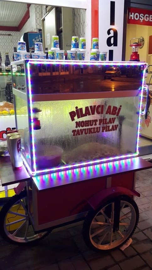 Gece Vakti  Acıkırsanız Meşhur Pilavcı Abi'nin Tavuklu Pilavını Tadın