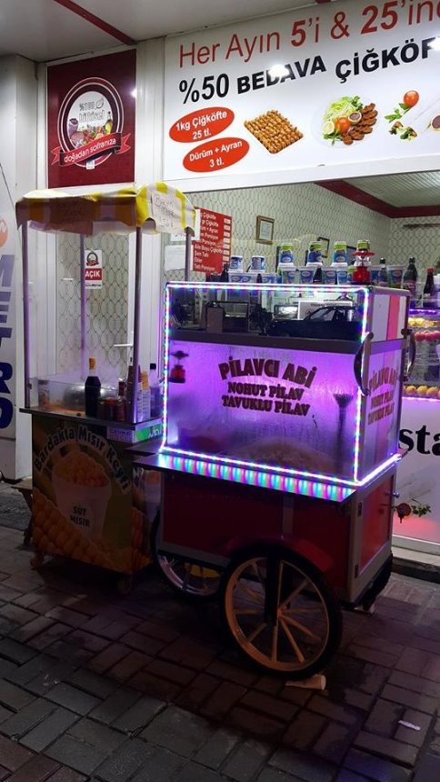 Gece Vakti  Acıkırsanız Meşhur Pilavcı Abi'nin Tavuklu Pilavını Tadın