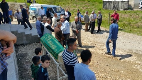 Bayram Fidan Defnedildi