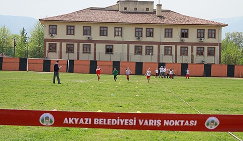 AKYAZI BELEDİYESİ SPOR ŞENLİKLERİ ATLETİZM YARIŞMASI İLE DEVAM ETTİ.
