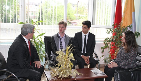 BAŞKANI HASAN AKCAN’DAN AKYAZI ANADOLU KONURALP LİSESİ KERMESİNE ZİYARET