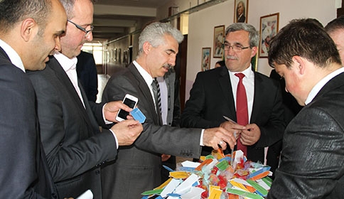 BAŞKANI HASAN AKCAN’DAN AKYAZI ANADOLU KONURALP LİSESİ KERMESİNE ZİYARET