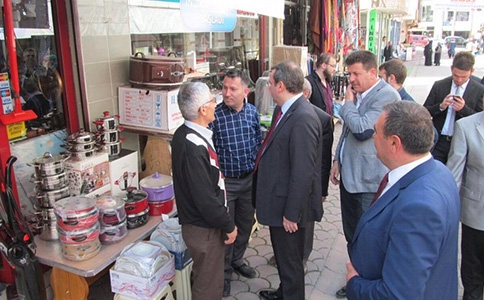 Recep Uncuoğlu Akyazı Esnafı ve Pazar yerini ziyaret etti Destek İstedi
