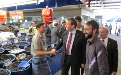 Recep Uncuoğlu Akyazı Esnafı ve Pazar yerini ziyaret etti Destek İstedi