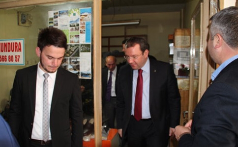 Recep Uncuoğlu Akyazı Esnafı ve Pazar yerini ziyaret etti Destek İstedi