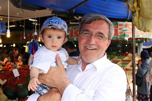 Başkan Akcan Ve Recep Uncuoğlu’ndan Akyazı Kapalı Pazar Yerinde Esnaf Ve Vatandaş Ziyareti