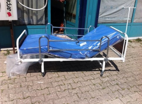 Hayırsever İş Adamı 10 Adet Hasta Yatağı Bağışladı