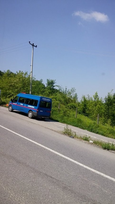 Virajı Alamayan TIR Devrildi