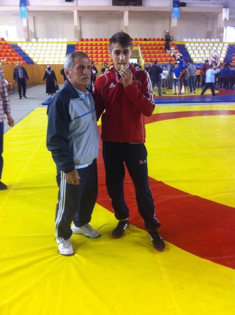 Güreşte Türkiye Şampiyonu Akyazı'dan